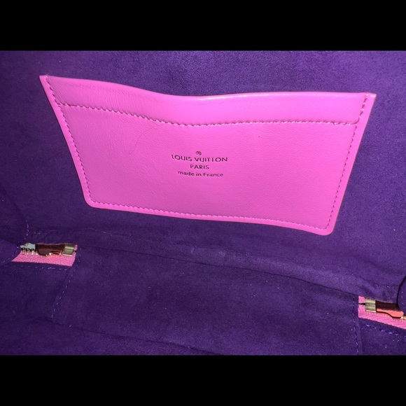 Louis Vuitton - Rose Utility Handbag/Crossbody - Picture 11 of 17